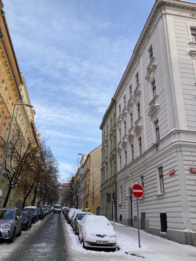 Apartment Jana Masaryka Прага Екстериор снимка